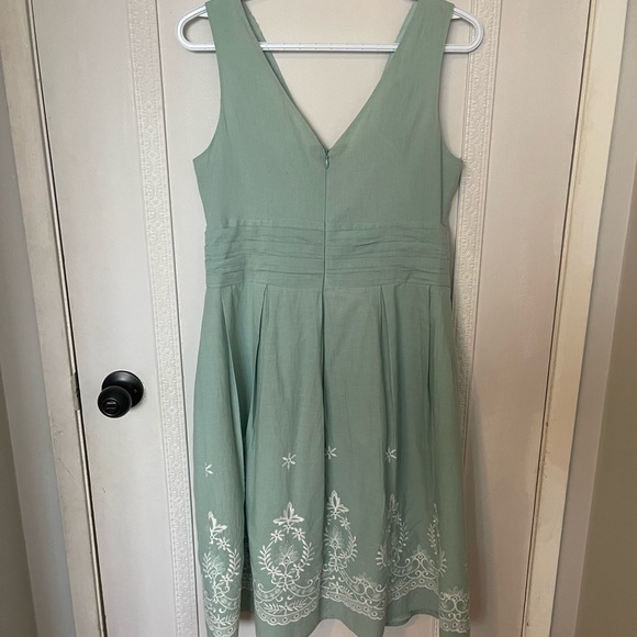 Beautiful light sage green lined and embroidered dress - Picture 2 of 6